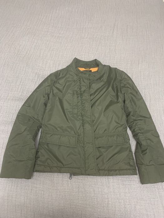 Осіння плащова куртка