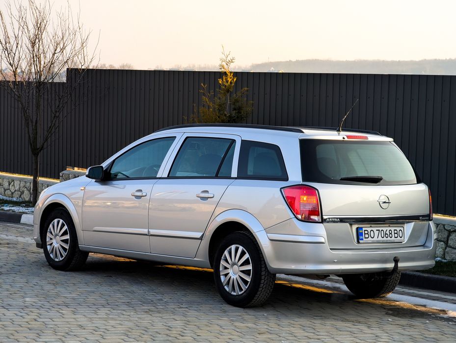 Опель астра h.