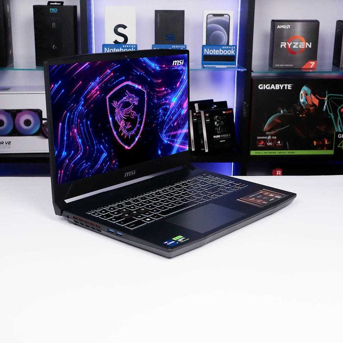 Ігровий ноутбук MSI Katana 15 HX B14W / Intel Core i7 / 16 ГБ RAM