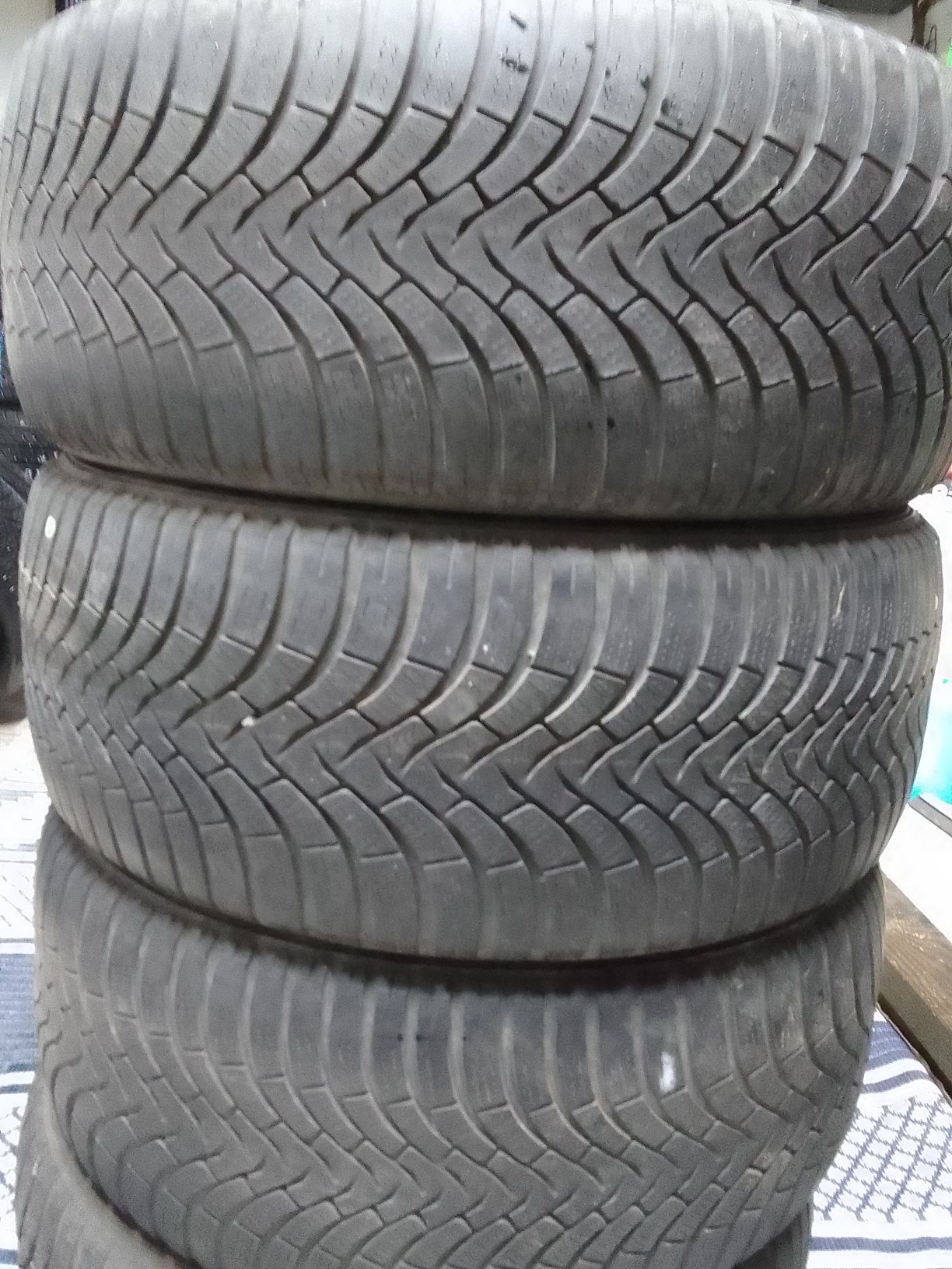 Cena za 4 Opony zimowe 235/50r17 FALKEN