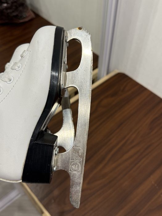 Коньки Graf Montana детские.Состояние хорошее.