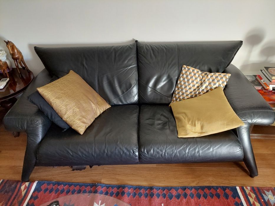 Sofá pele preto moderno usado