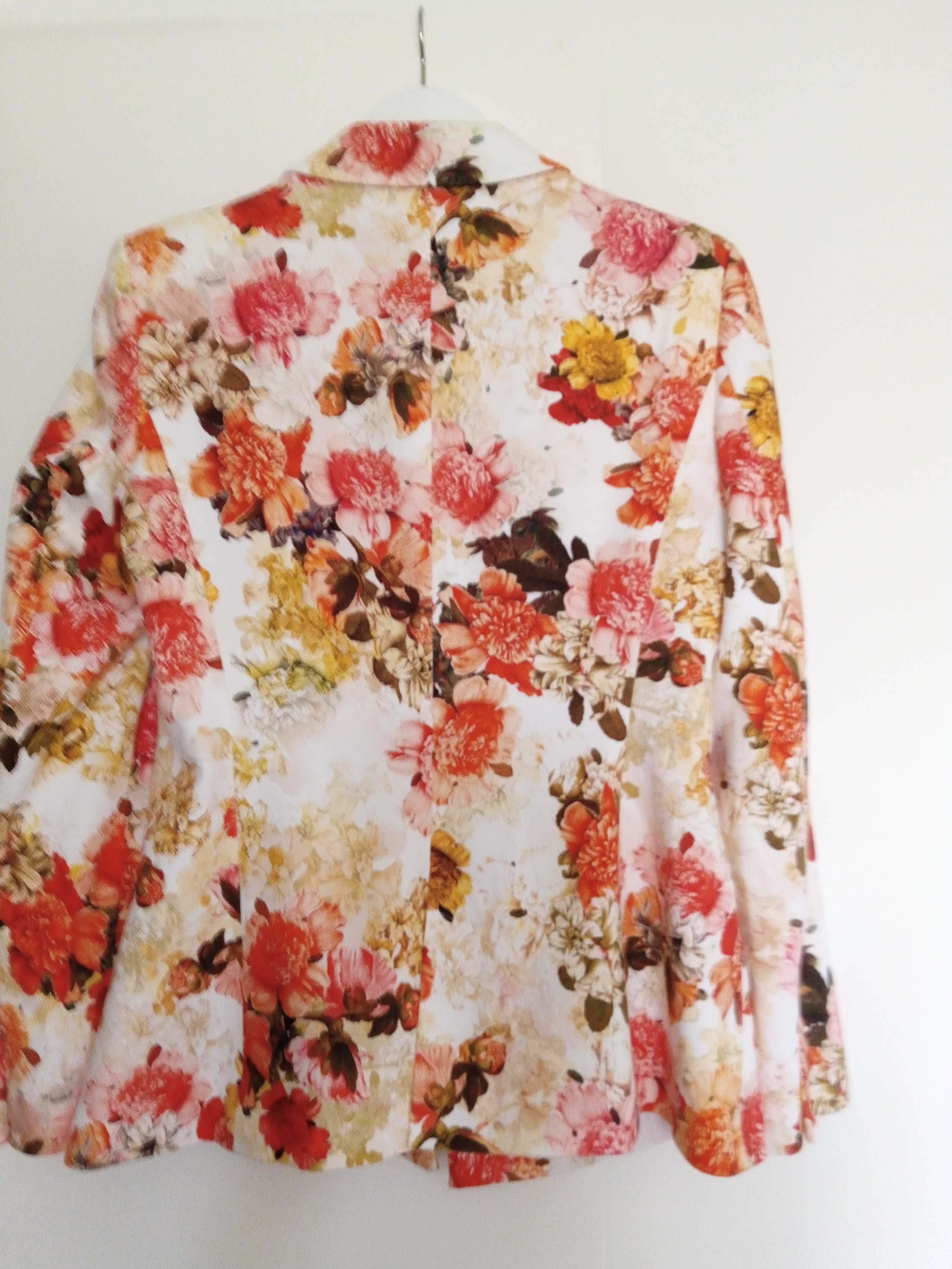 Blazer com padrão floral da Zara