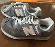 New Balance 574 cinza e rosa