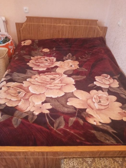 Продам ліжко двохспальне. Стан ліжка та матрас