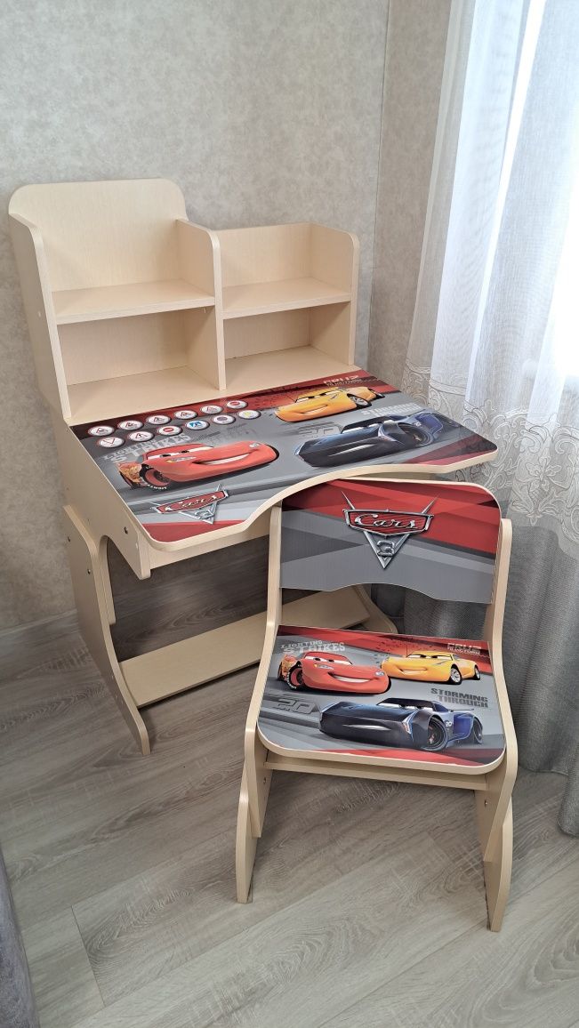 Продам парту детскую