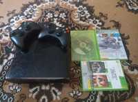 Xbox 360 з двома джойстиками, кабелем HDMI, і трьома іграми