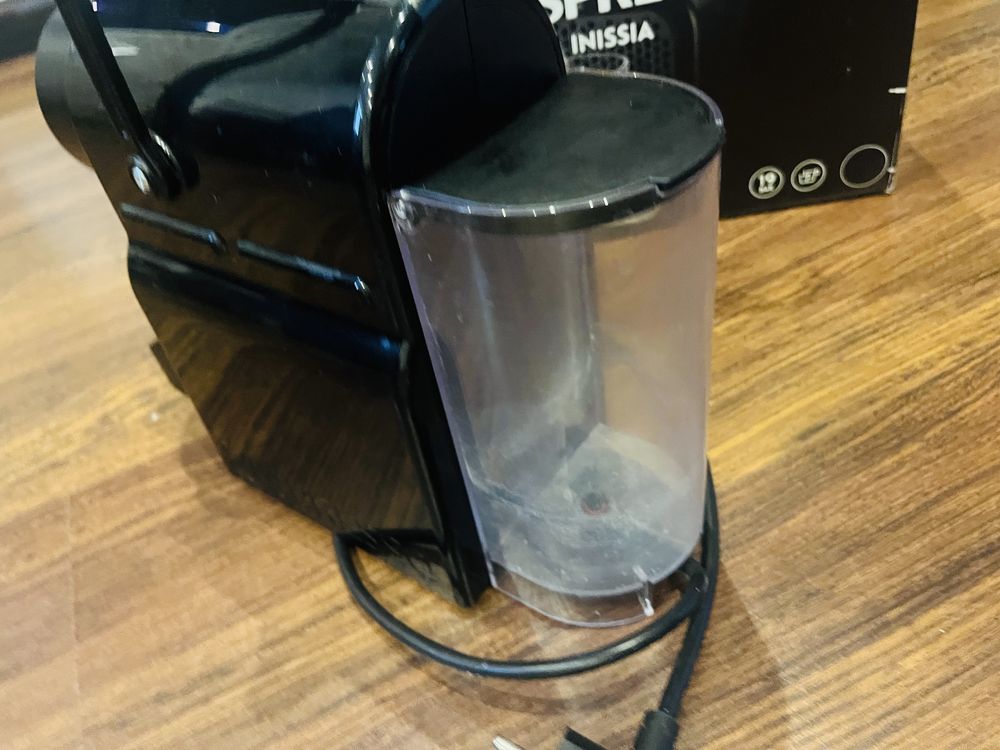 Ekspres na kapsułki NESPRESSO XN1001 INISSIA