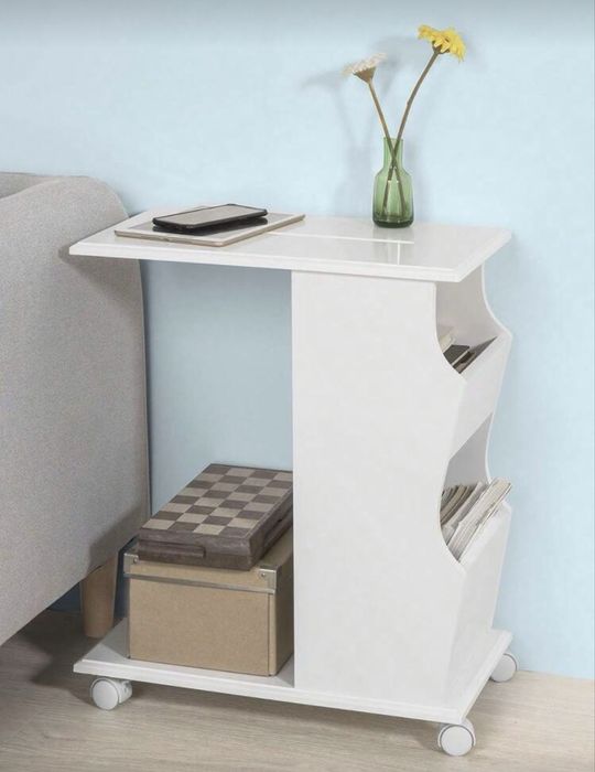 Mesa lateral com rodas