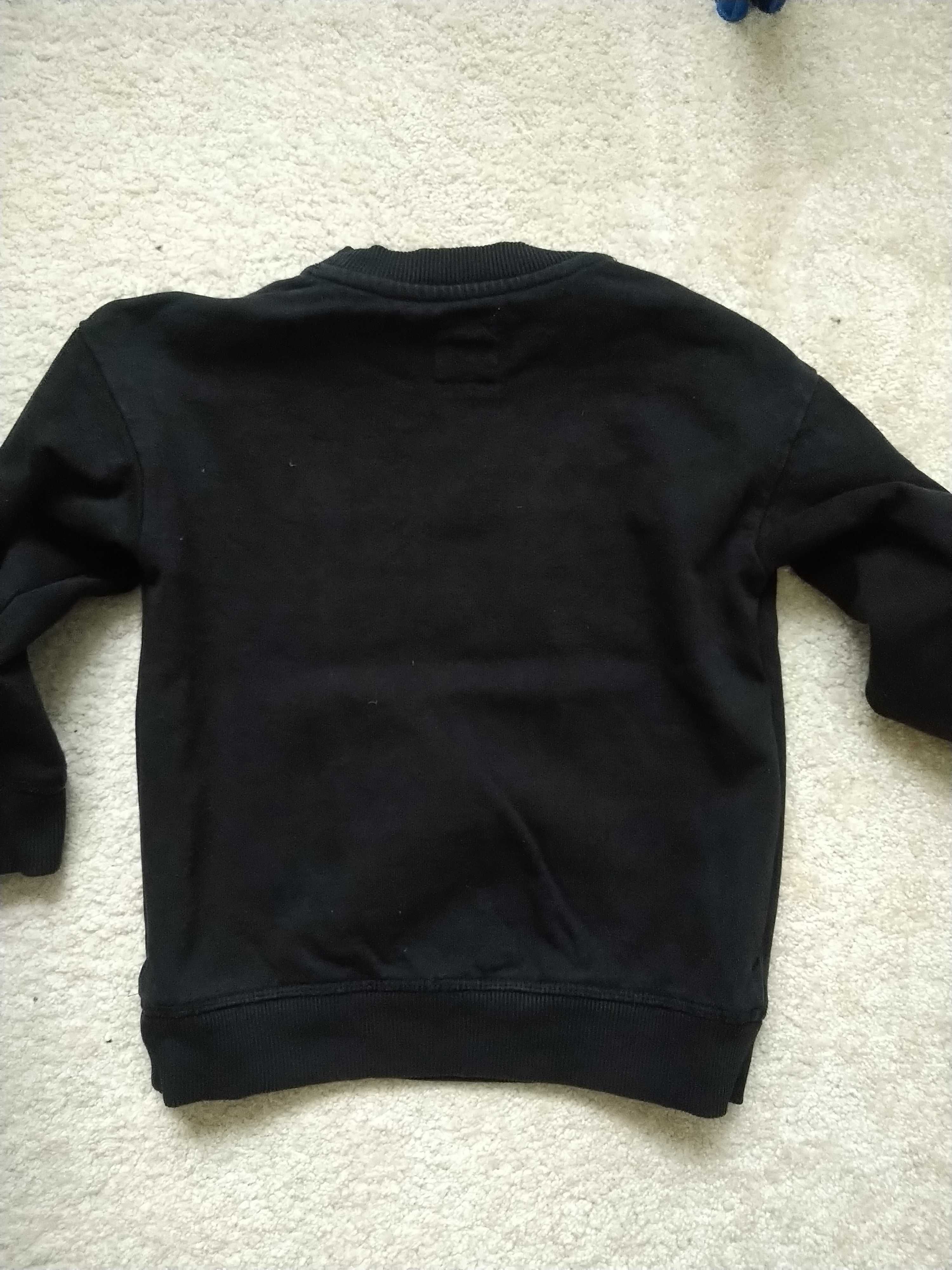 Bluza czarna firmy reserved rozmiar 116