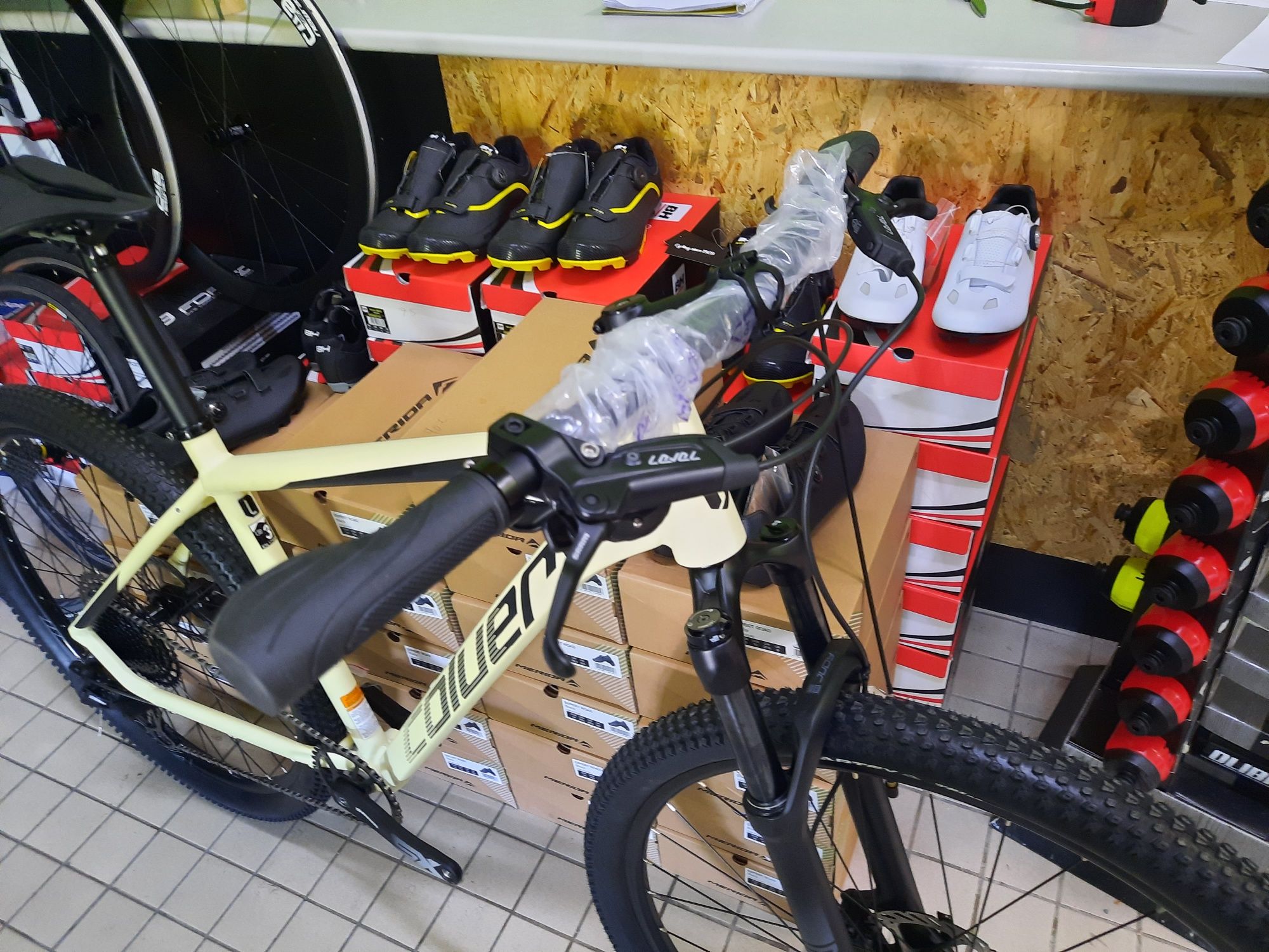 Btt 29 L 12x1v com rock shox nova.