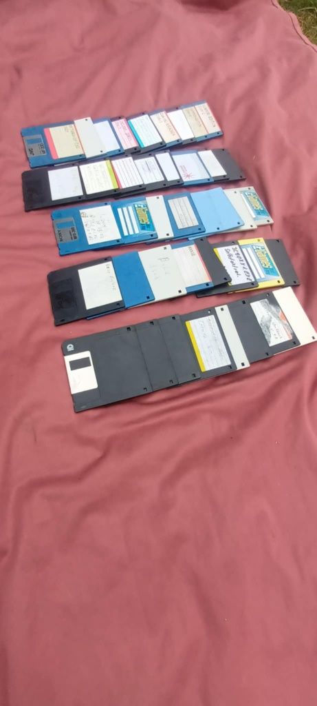 115 dyskietek Commodore PC 3.5