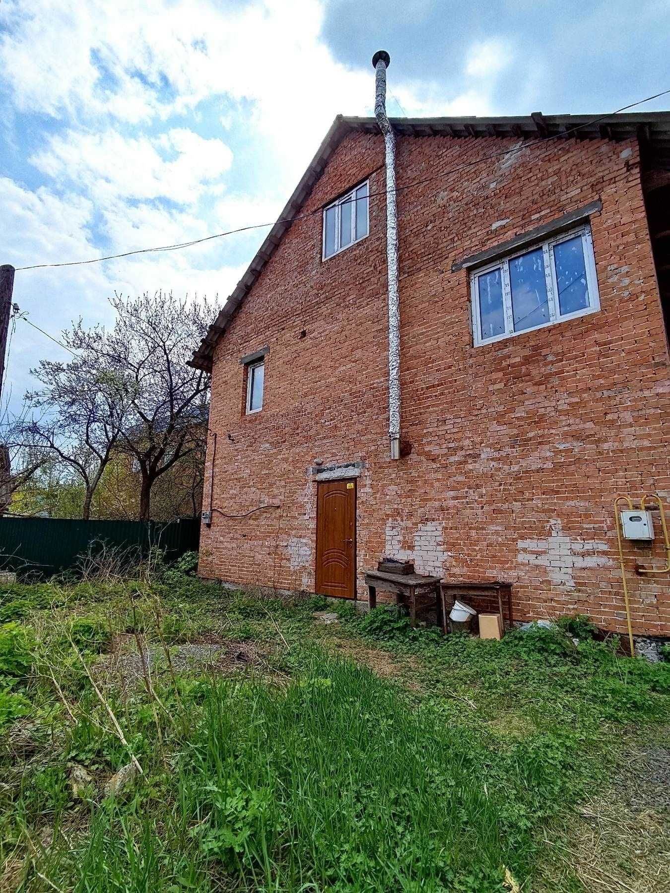 Будинок майже в центрі міста