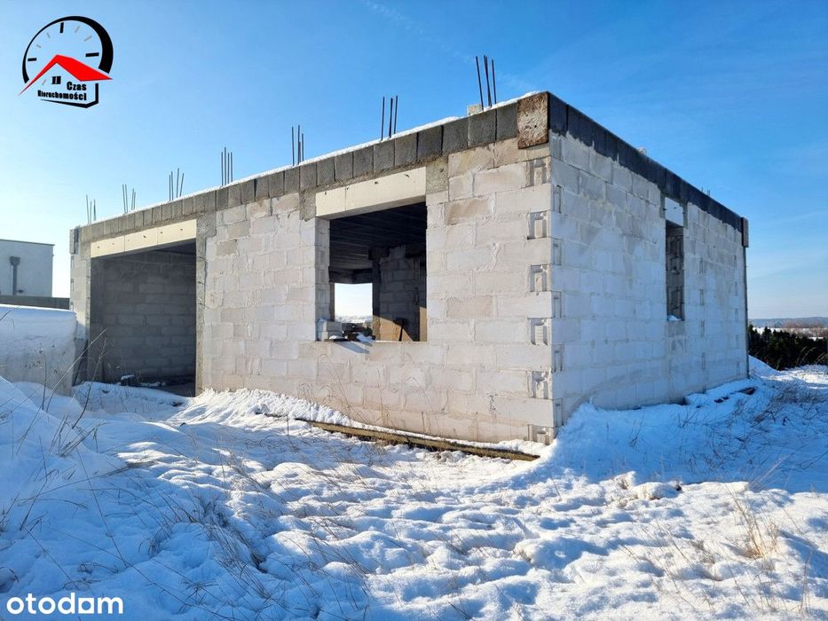 Działka z rozpoczętą budową