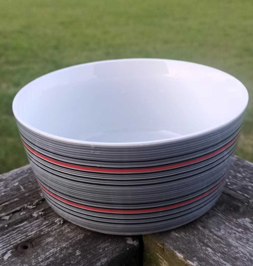 Miska porcelanowa z eleganckim wzorem średnica 17cm