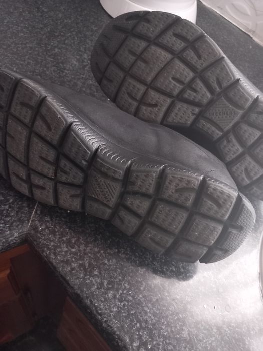 Tenis Skechers novas com caixa.