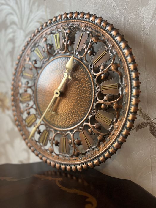 Metalowy zegar ścienny