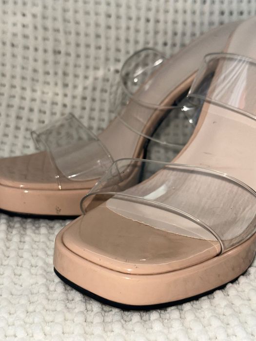 Жіночі босоніжки