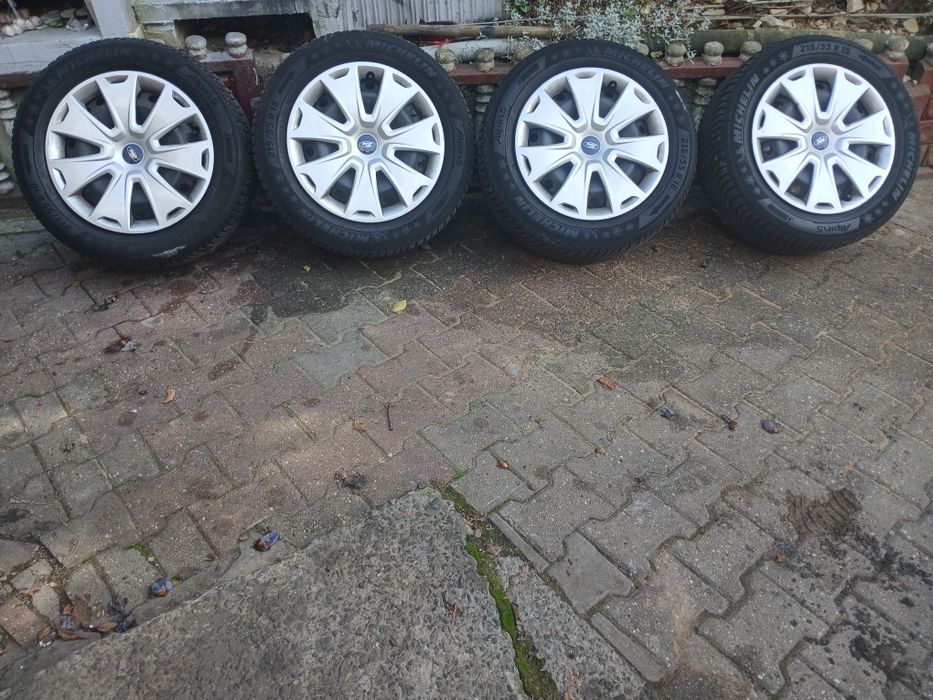 Opony zimowe 215x55x16 Michelina. Z felgami i kołpakami kpl.