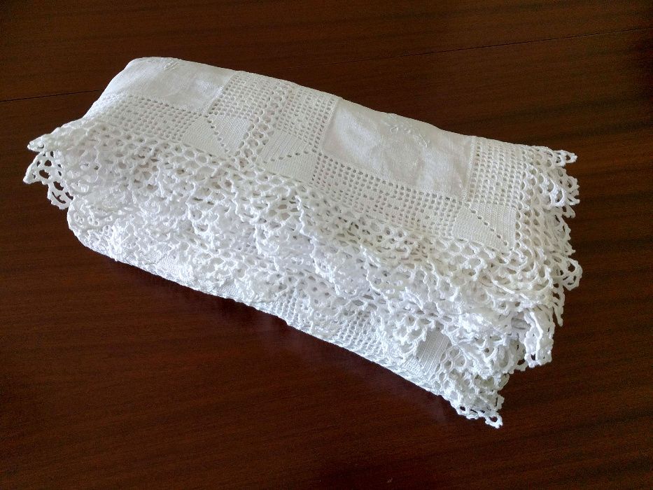 Toalha de linho e crochet / renda feita à mão