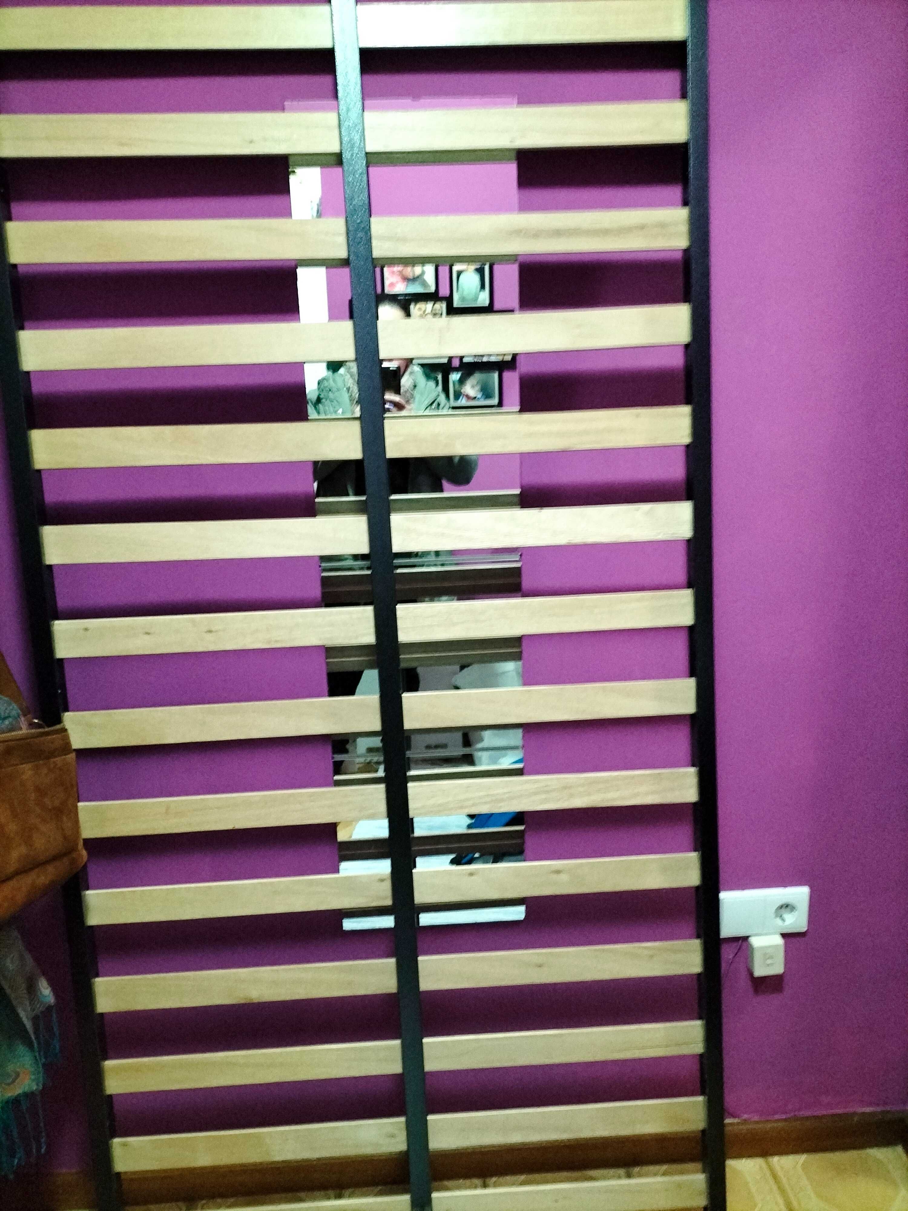 Cama  em muito bom estado