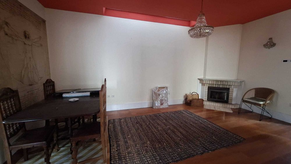 Moradia V2+1 perto da Avenida Antunes Guimarães