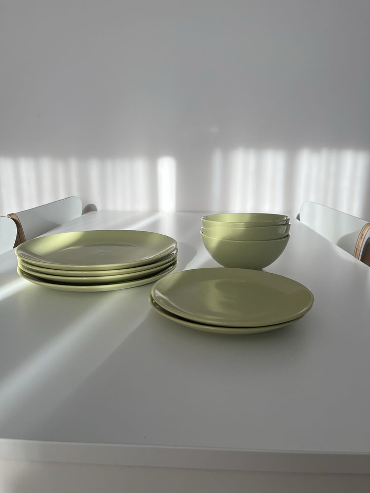 Zastawa w kolorze jasnej zieleni IKEA