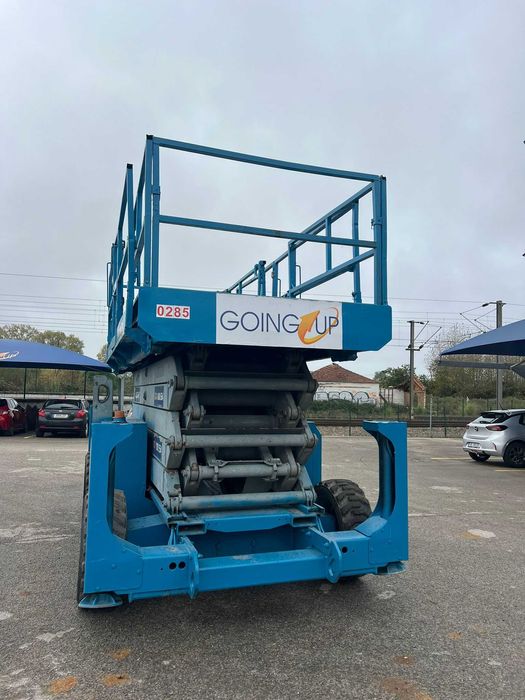 Tesoura Diesel Genie 18m