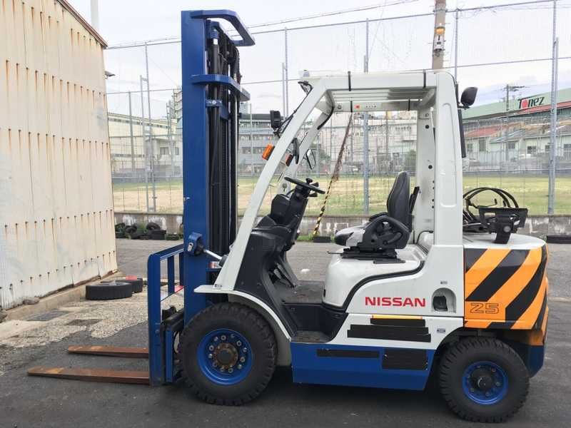 Навантажувач вилковий Nissan FG25