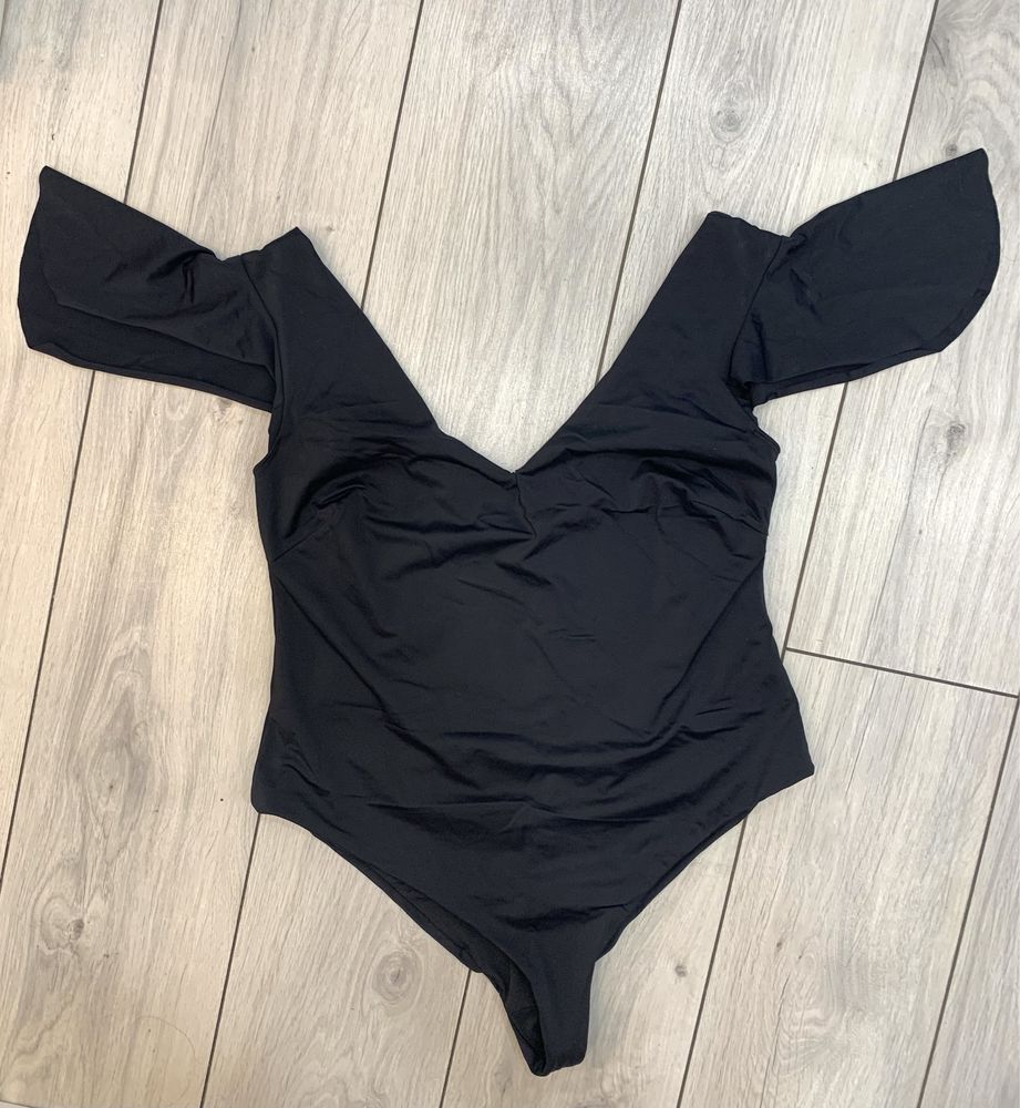 Czarny jednoczęściowy strój kąpielowy falbanka Asos EUR 44