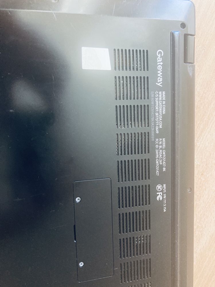 Ноутбук Gateway GWTC51427 i5-1235U/8GB RAM/512 ssd/Iris xe G7