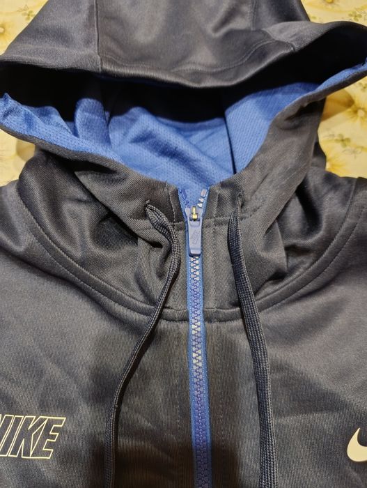 Продам мужскую спортивную кофту Nike Sportswear Repeat  Swoosh