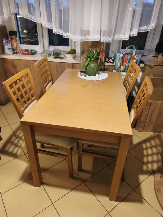 Stół i krzesła do kuchni