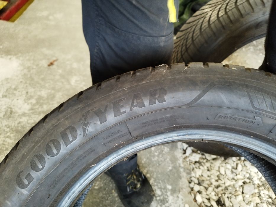 Dwie opony zimowe Goodyear 225/55/r17