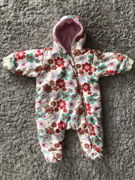 Kombinezon Marks&Spencer 62 68dla dziewczynki bialy w kwiatki kolorowy