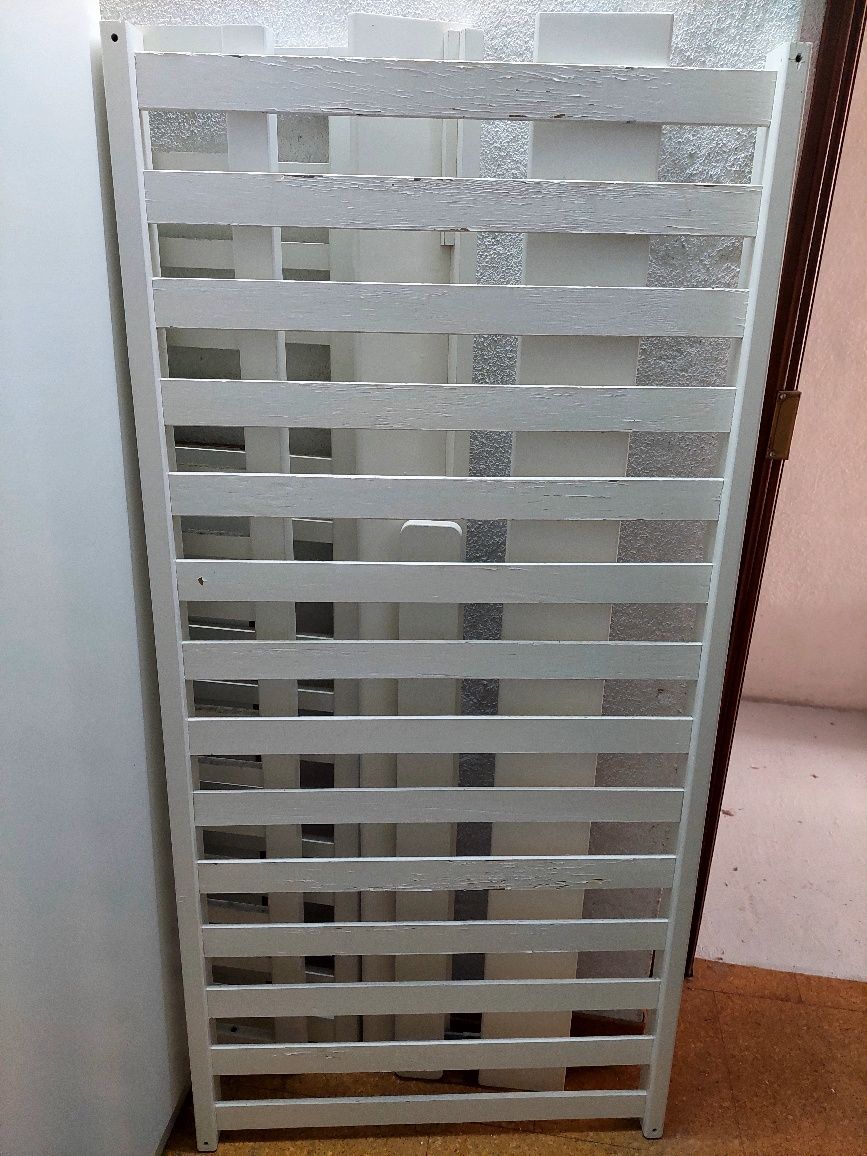 Cama de criança da Companhia Inglesa
