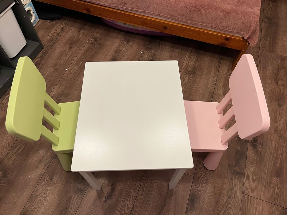 Stolik z krzesełkami