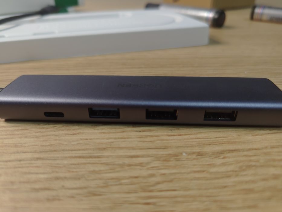 adapter hub USB-C marki UGREEN.