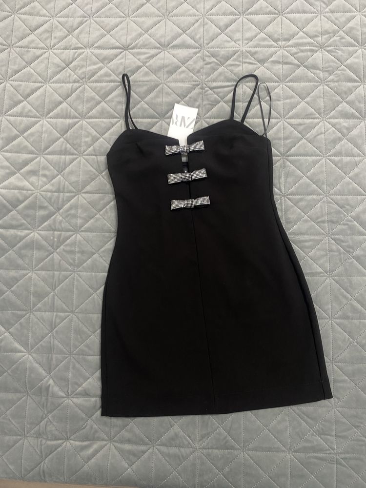 Маленька чорна  Сукня Zara