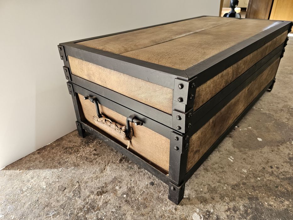 Industrialna skrzynia–siedzisko z palisandru i skóry  loftowy styl