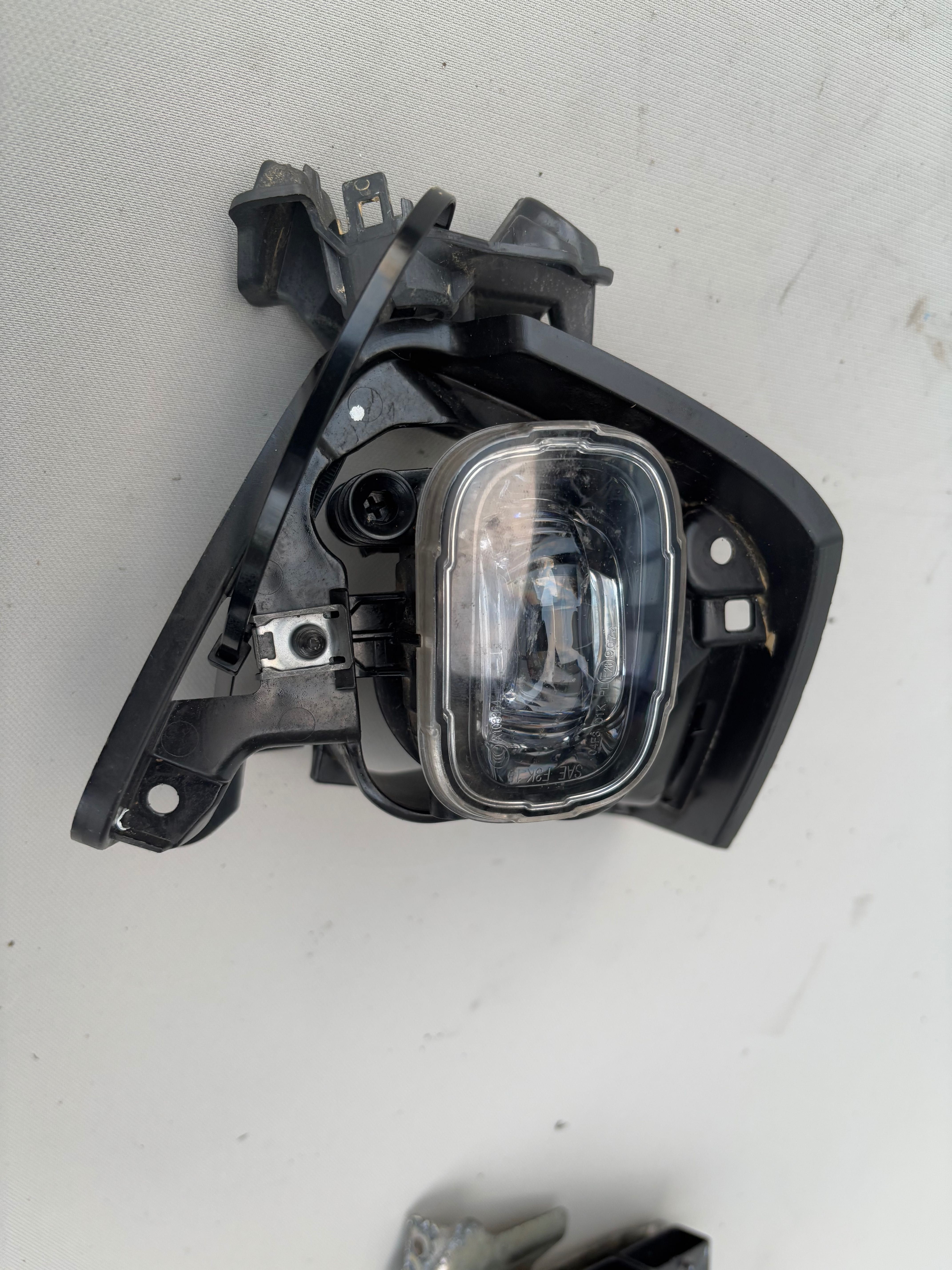 Halogen prawy led drl Renault Clio V