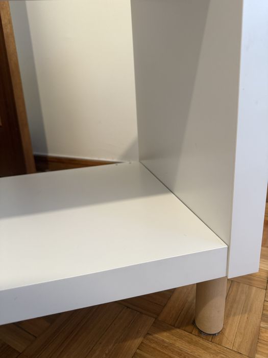 Estante Kallax com portas e pés