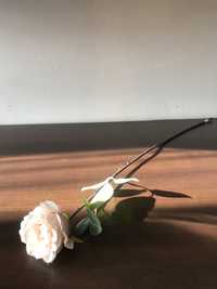 Kwiat sztuczny róża na gałązce 75 cm 48tknkw