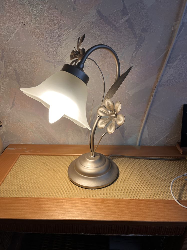 Lampka nocna stołowa