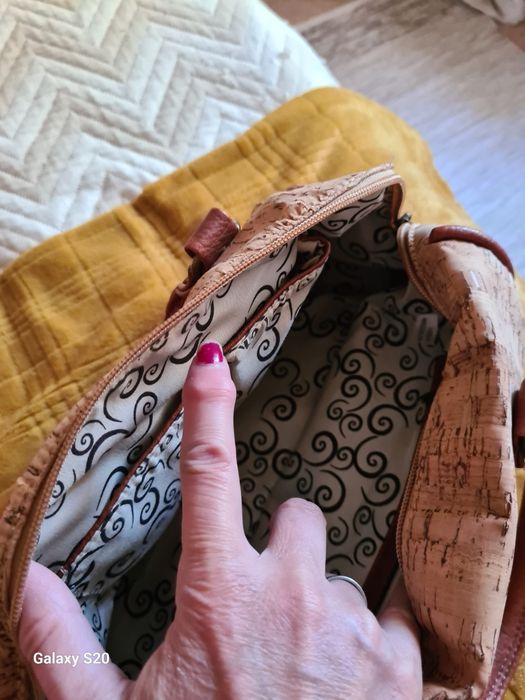 Mala pouco usada tom cortiça para venda