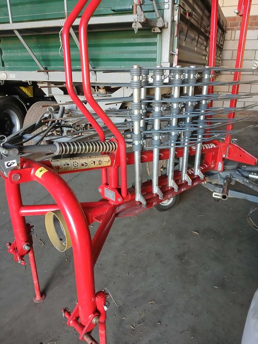 Zgrabiarka karuzelowa