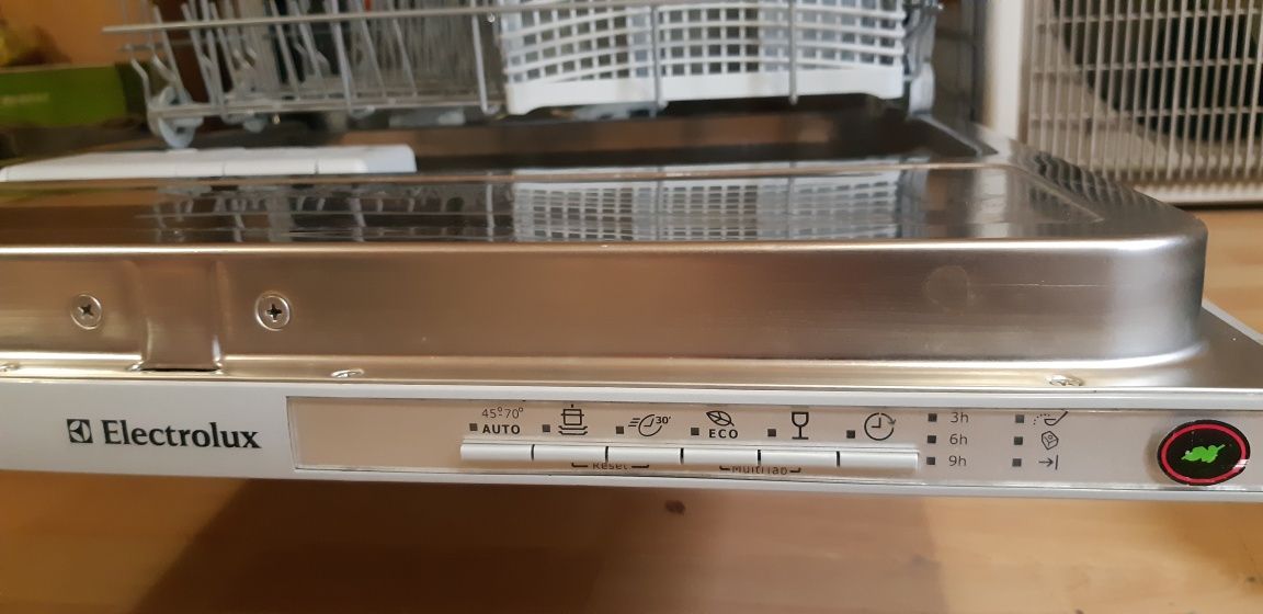 Посудомийна машина Electrolux ESL 65070 R