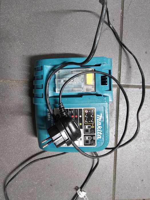 Ladowarka makita Dc18ra