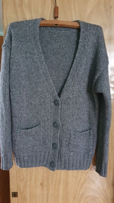 Кардиган базовий  жіночий кашеміровий вязаный ручної роботи.