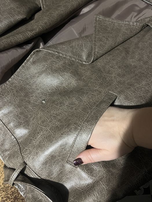 Елегантна жіноча куртка з екошкіри